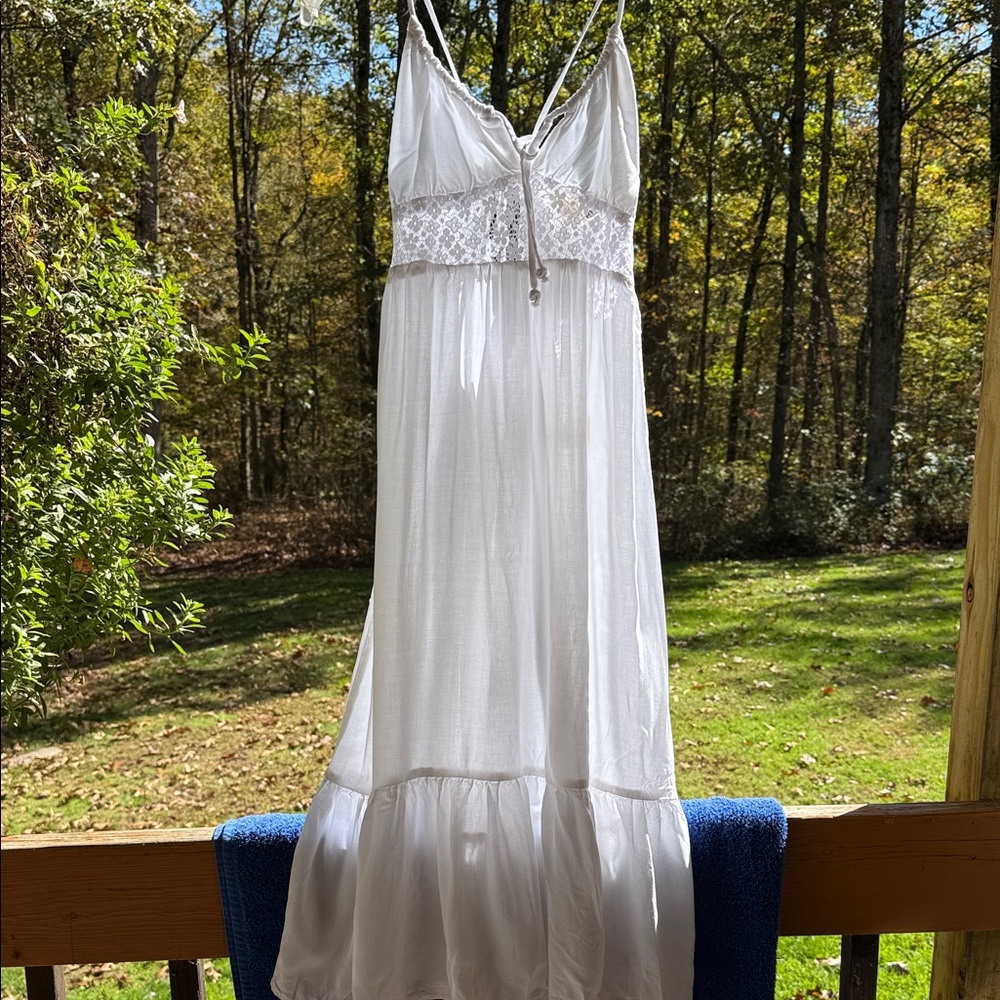 Chic White Lace Chemise